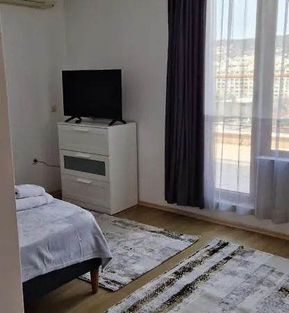 Apartament тони 1 с панорамна морска гледка и паркинг Warna