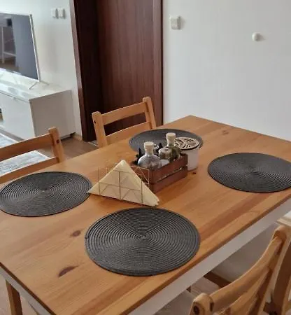 тони 1 с панорамна морска гледка и паркинг Apartament Warna