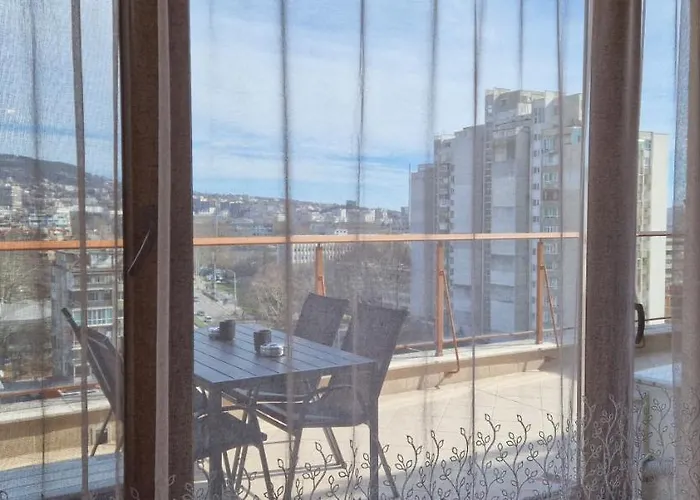 тони 1 с панорамна морска гледка и паркинг * 바르나