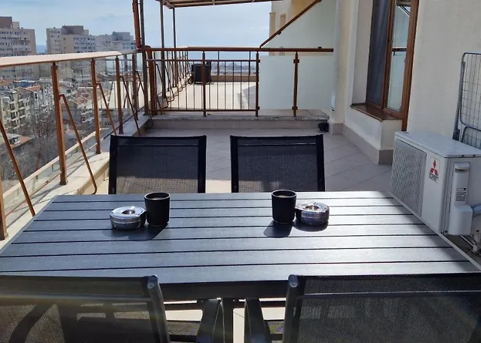 тони 1 с панорамна морска гледка и паркинг * 바르나