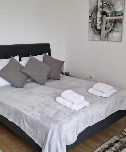 아파트 тони 1 с панорамна морска гледка и паркинг