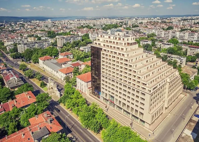 тони 1 с панорамна морска гледка и паркинг 바르나